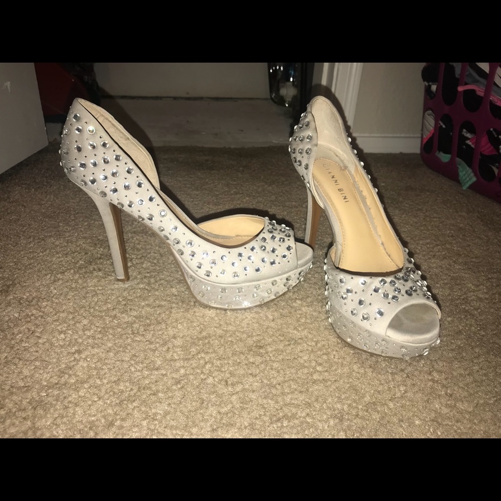 Light grey high heel with rhinestones
